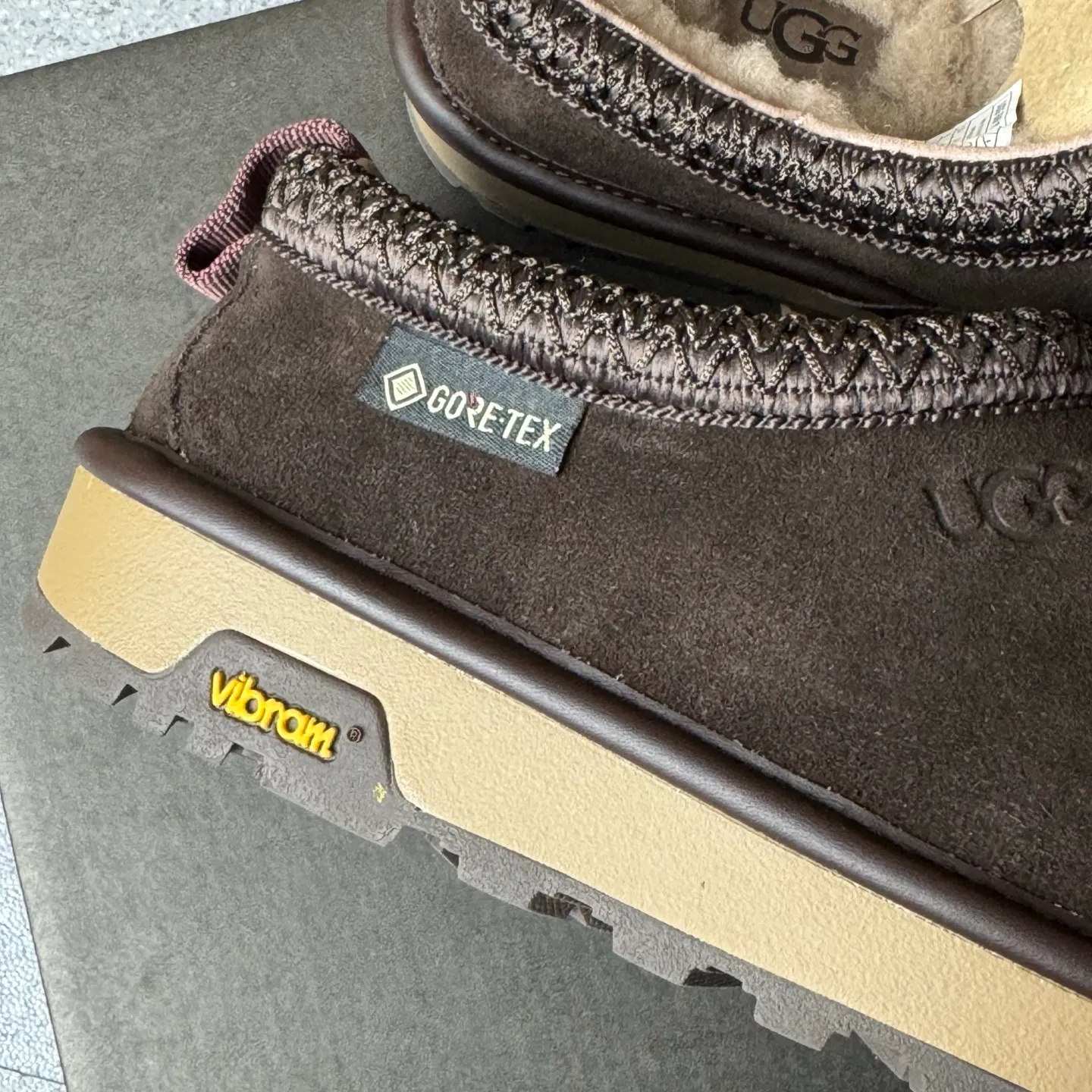 Pick up locally 💰520. The core recommendation is good price. The platform is exclusively for foreign trade. UGG Tasman GTX winter neutral snow shoes 1172790. Produced by ten-year-old brand shoemaking factory production line. Pay attention to every detail. Longfeng A-grade genuine sheep fur. Completely built in accordance with the ZP process. Size: 35 36 37 38 39 40 41 42 43 44 45